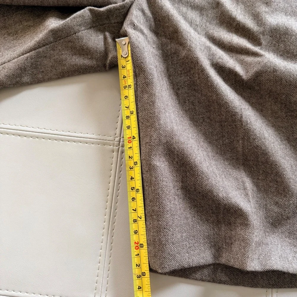 BCBGMAXAZRIA Bermuda Short Women 4 New Taupe Career Tailored Professional Shorts